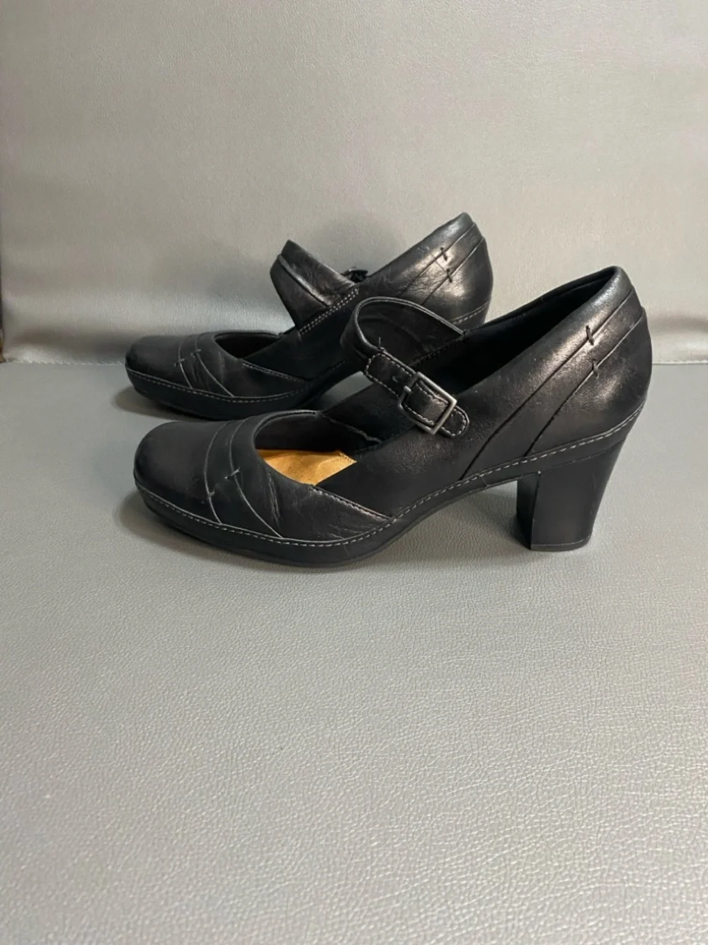 Clarks Artisan Black Mary Jane Block Heel Pumps - Picture 2 of 7